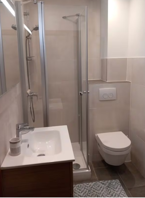 Modernes Badezimmer