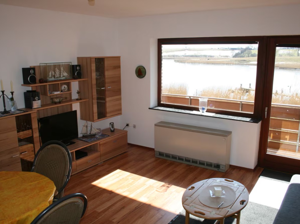 Gemütlicher Wohnbereich mit Schlei-Blick